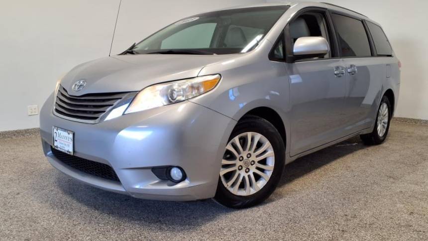 2013 Toyota Sienna XLE — Minivan — 104,780 mi — Union City, NJ