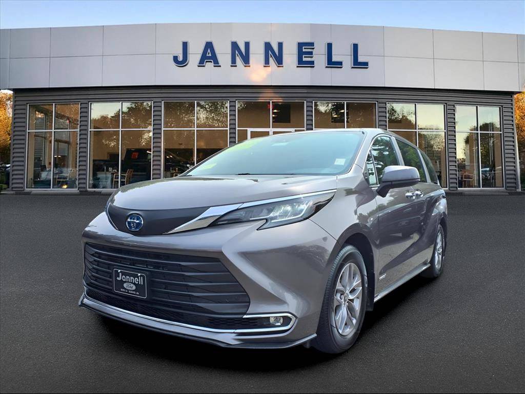 2021 Toyota Sienna XLE — Minivan — 48,546 mi — Hanover, MA