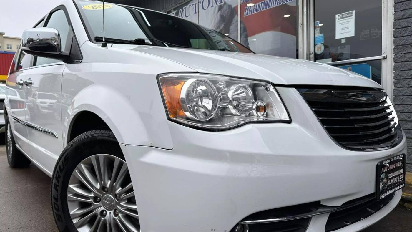 2015 Chrysler Town & Country Touring-L — Minivan — 86,079 mi — Arlington, VA