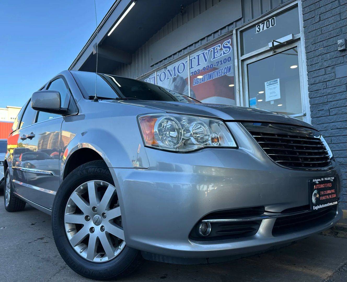 2016 Chrysler Town & Country Touring — Minivan — 130,469 mi — Arlington, VA