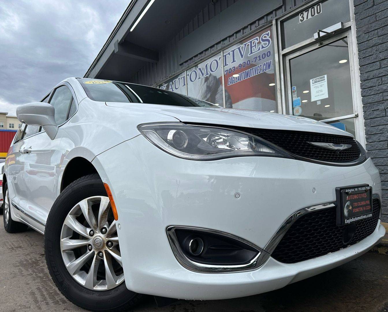 2018 Chrysler Pacifica Touring L — Minivan — 107,073 mi — Arlington, VA