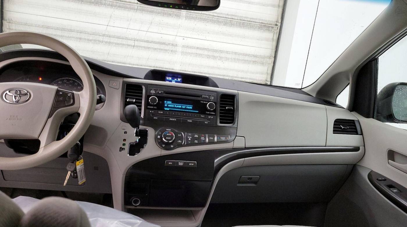 2014 Toyota Sienna LE — Minivan — 119,567 mi — Sacramento, CA