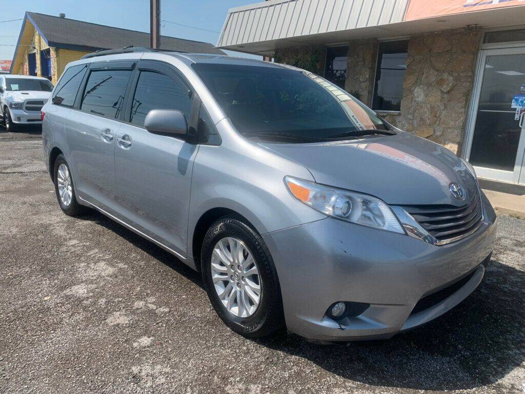 2015 Toyota Sienna XLE Premium — Minivan — 166,343 mi — Tulsa, OK