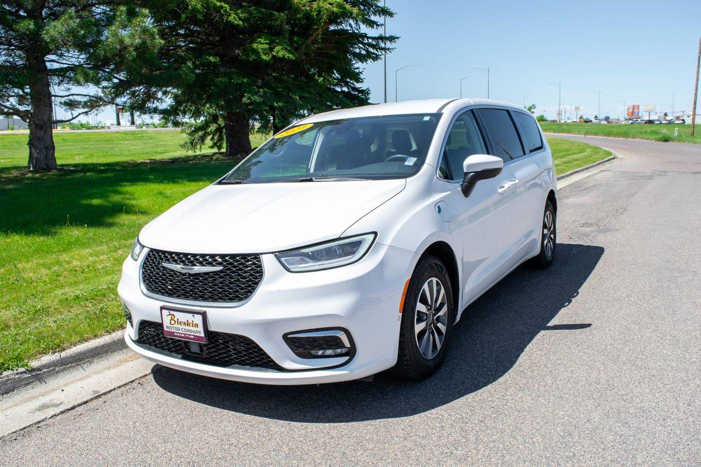 2023 Chrysler Pacifica Hybrid Touring L — Minivan — 102,544 mi — Great Falls, MT