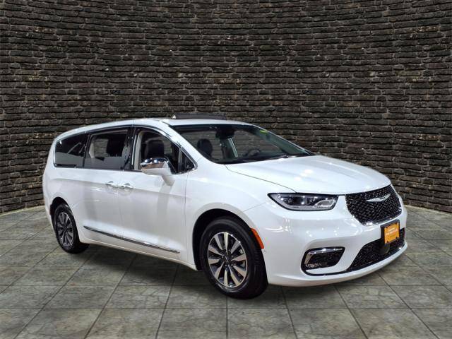 2022 Chrysler Pacifica Hybrid Limited — Minivan — 10,216 mi — Verona, NJ