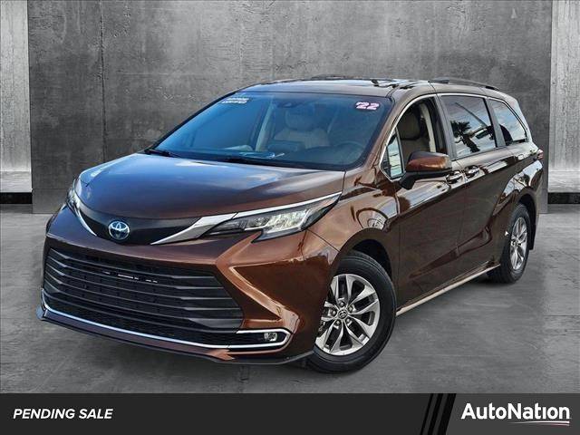 2022 Toyota Sienna XLE — Minivan — 21,708 mi — Las Vegas, NV