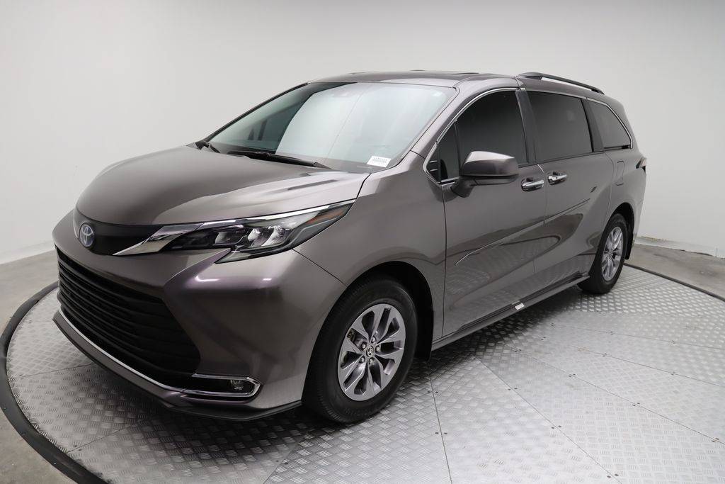 2024 Toyota Sienna XLE — Minivan — 16,969 mi — West Palm Beach, FL