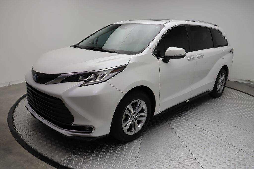 2024 Toyota Sienna Limited — Minivan — 913 mi — West Palm Beach, FL