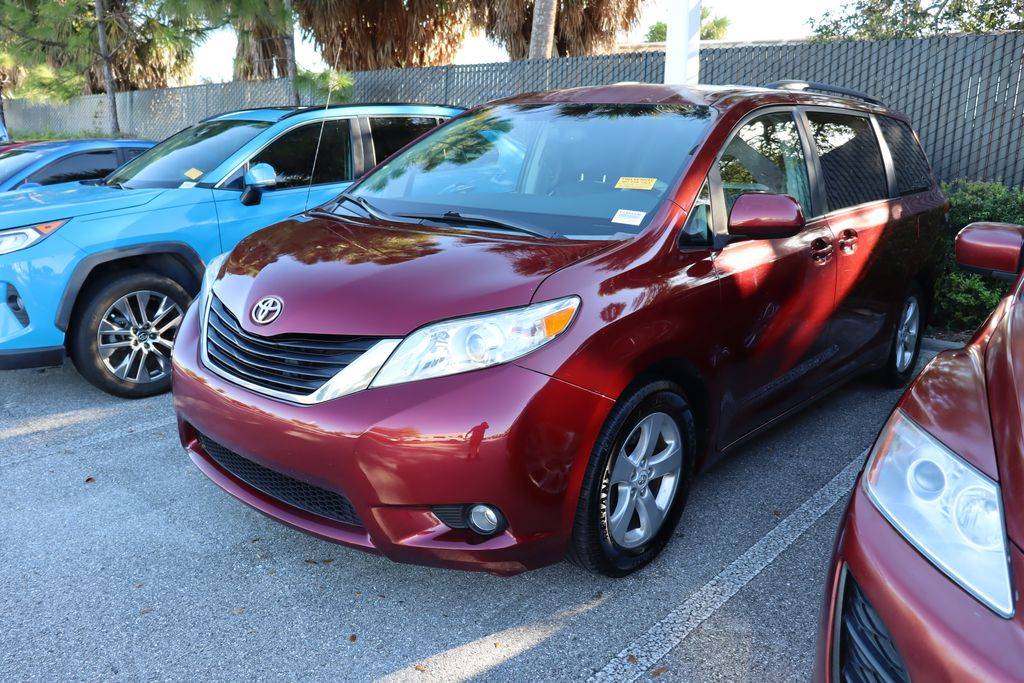2014 Toyota Sienna LE — Minivan — 195,235 mi — West Palm Beach, FL