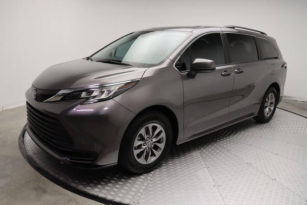 2023 Toyota Sienna LE — Minivan — 46,639 mi — West Palm Beach, FL