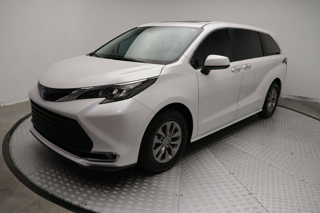 2024 Toyota Sienna XLE — Minivan — 1,161 mi — West Palm Beach, FL
