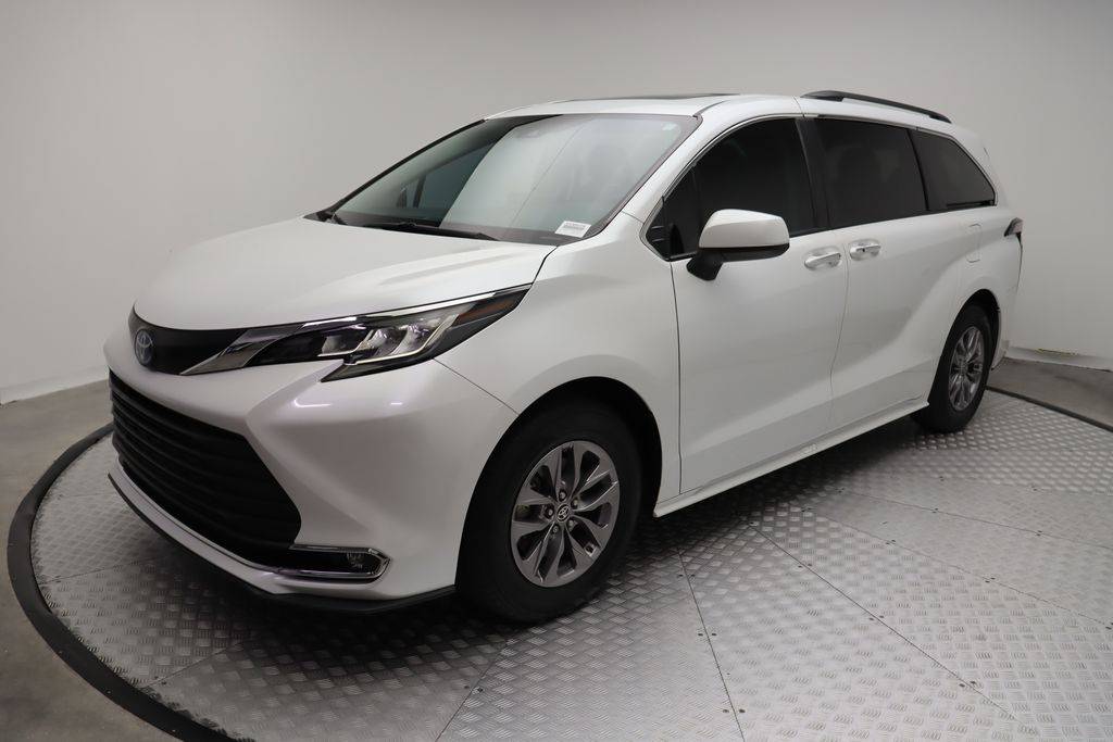 2023 Toyota Sienna XLE — Minivan — 27,026 mi — West Palm Beach, FL