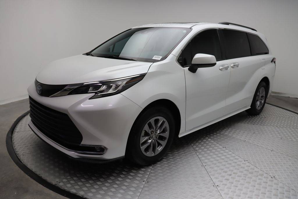 2022 Toyota Sienna XLE — Minivan — 32,530 mi — West Palm Beach, FL
