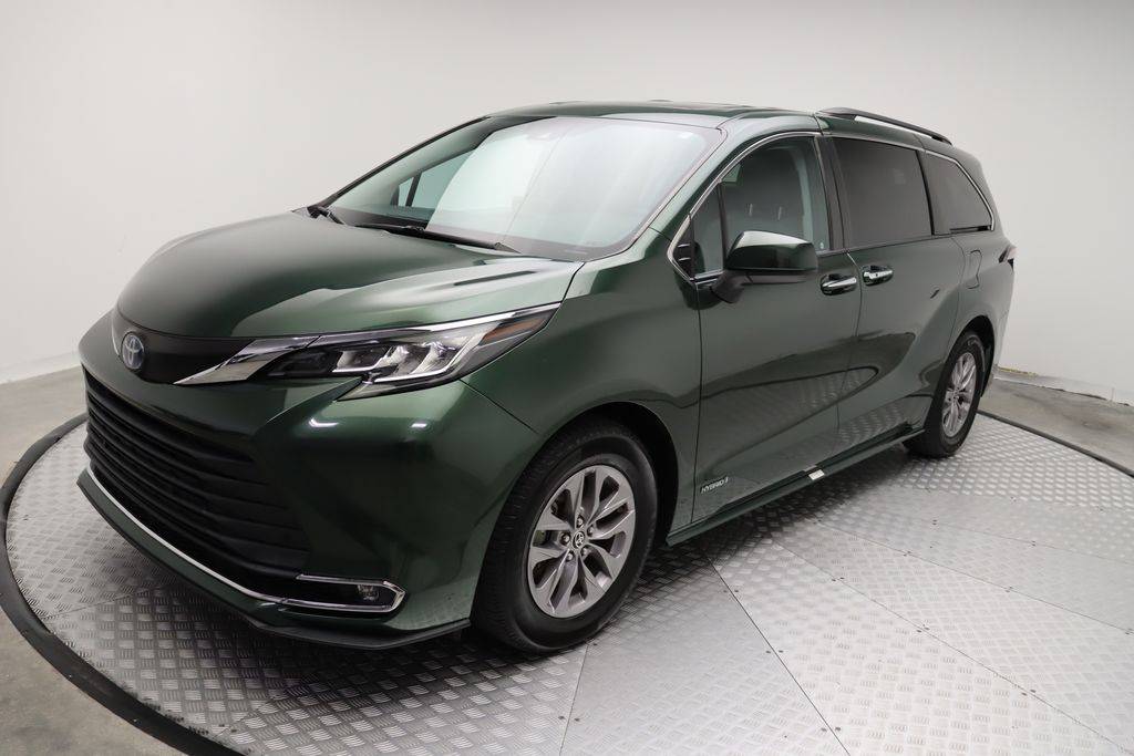 2021 Toyota Sienna XLE — Minivan — 60,041 mi — West Palm Beach, FL