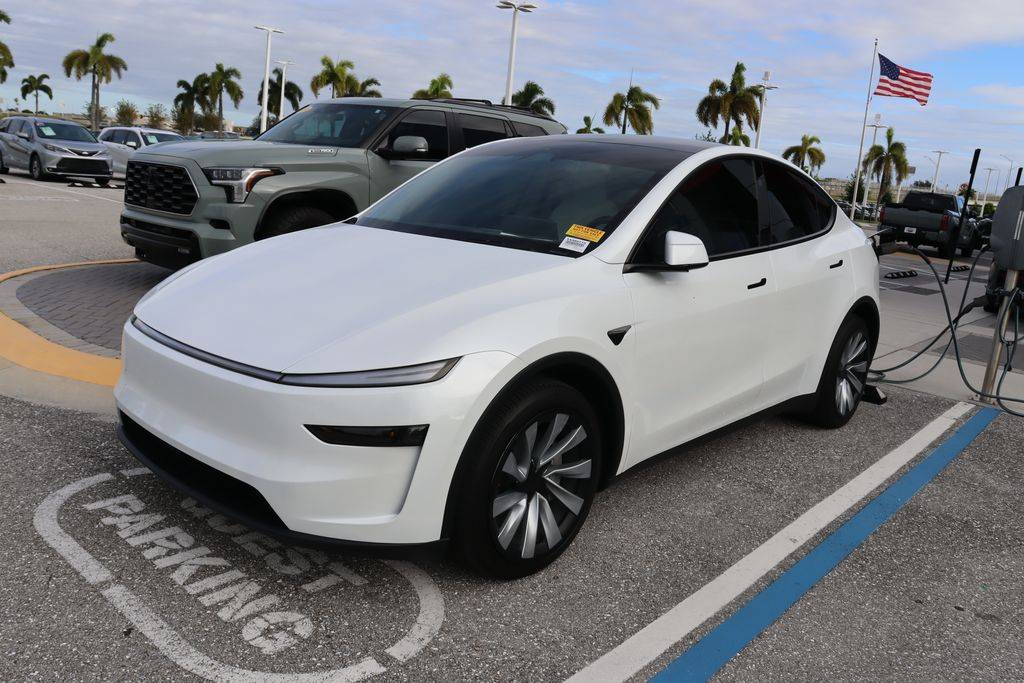 2026 Tesla Model Y Long Range — SUV — 5,631 mi — West Palm Beach, FL