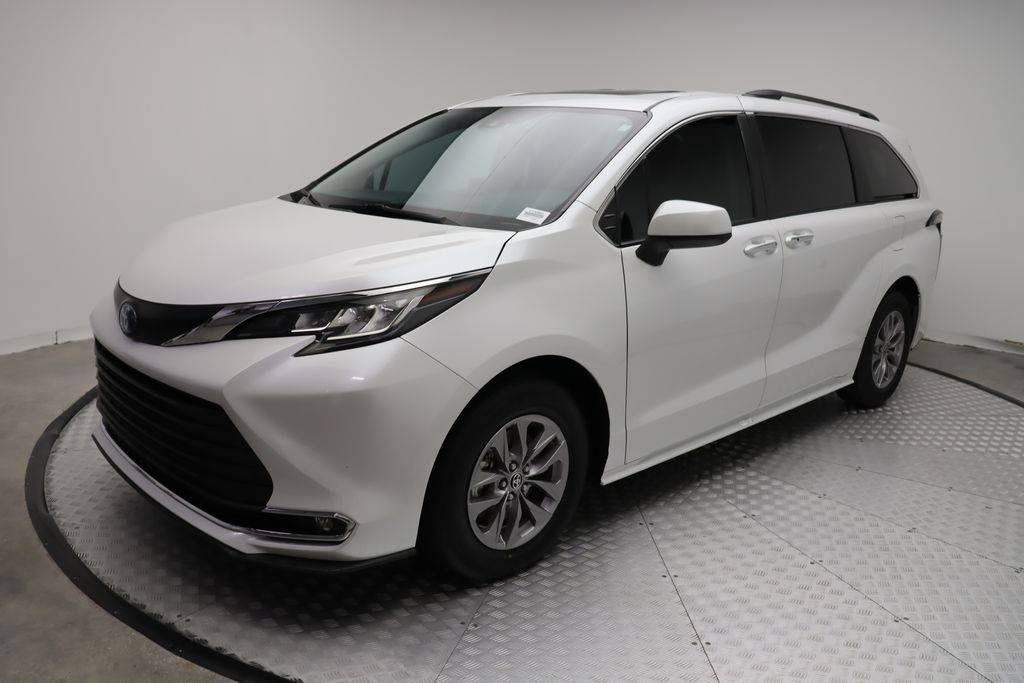 2023 Toyota Sienna XLE — Minivan — 19,997 mi — West Palm Beach, FL