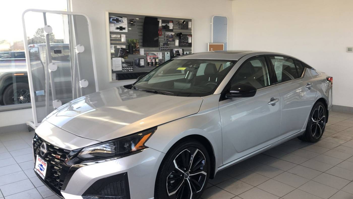 2023 Nissan Altima SR — Sedan — 12,001 mi — Morton, IL