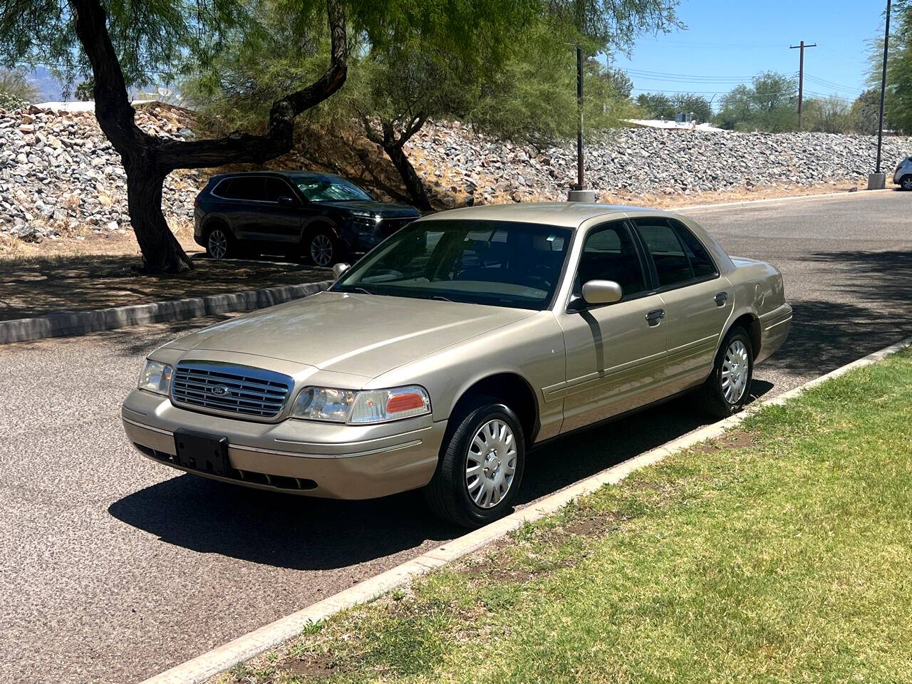 2000 Ford Crown Victoria Base — Sedan — 165,500 mi — Tucson, AZ