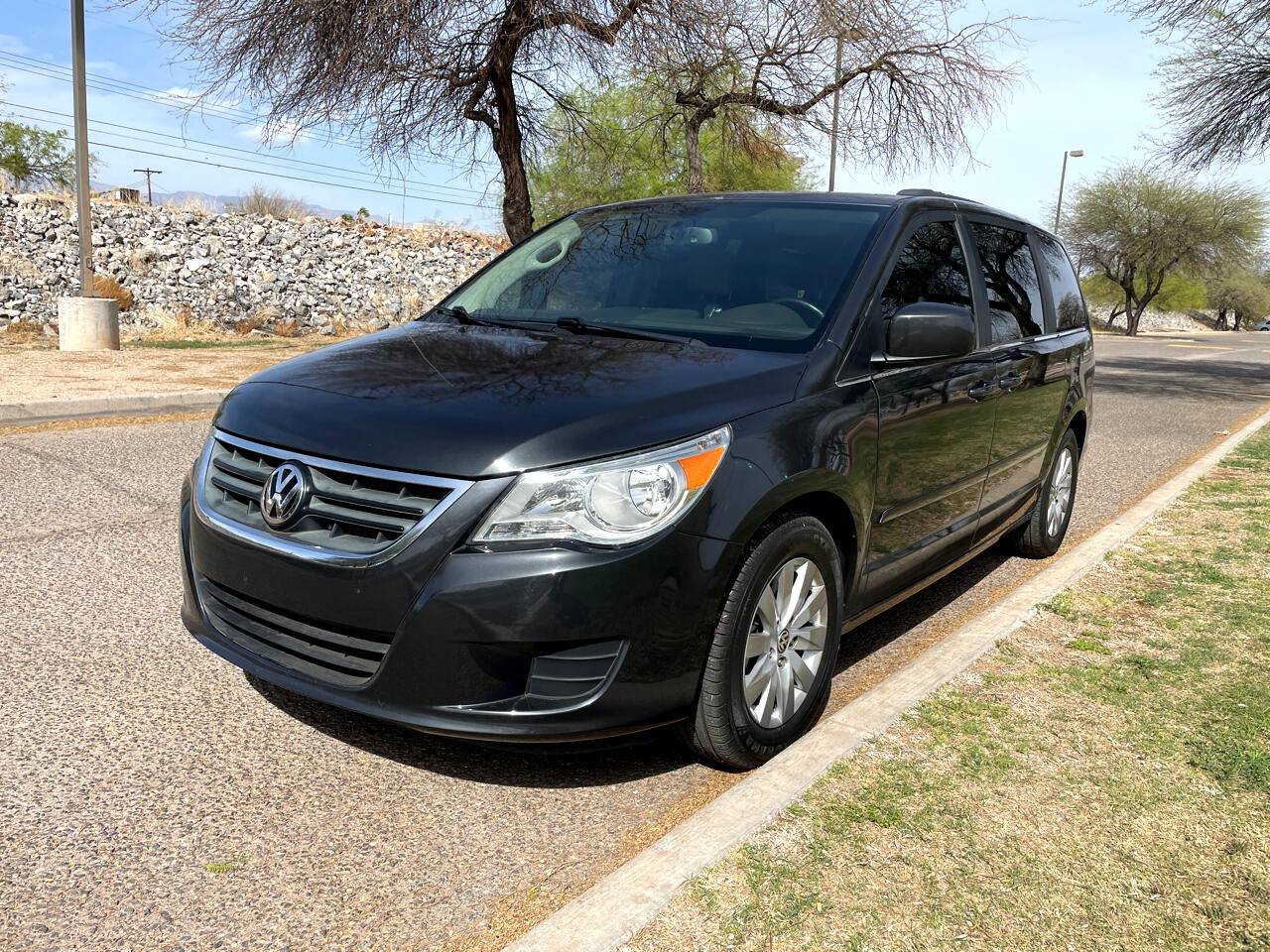 2012 Volkswagen Routan SEL — Minivan — 141,835 mi — Tucson, AZ