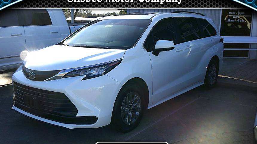 2023 Toyota Sienna LE — Minivan — 10,196 mi — Silsbee, TX