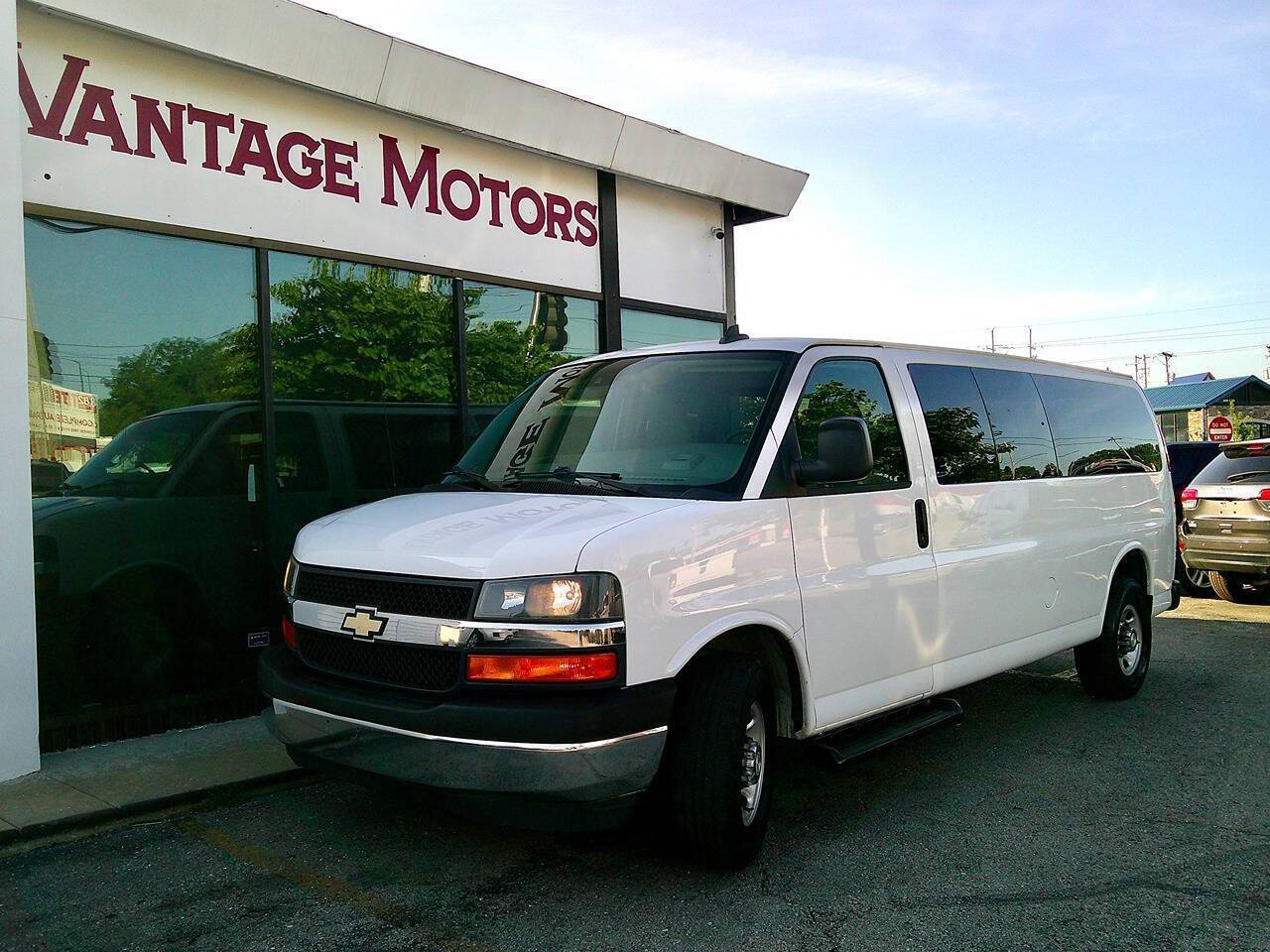2019 Chevrolet Express Passenger LT — Passenger Van — 115,310 mi — Raytown, MO