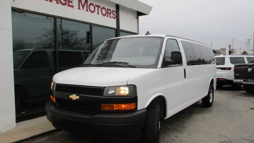 2022 Chevrolet Express Passenger LS — Passenger Van — 45,030 mi — Raytown, MO