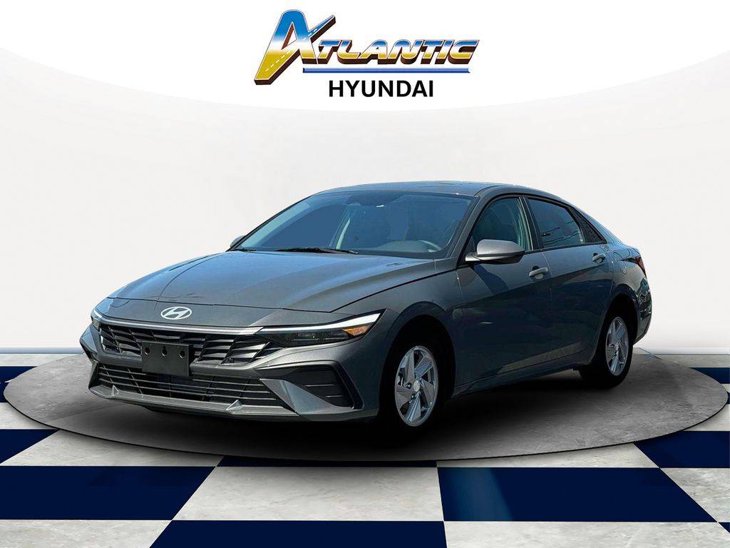 2025 Hyundai Elantra SE — Sedan — 6,661 mi — West Islip, NY