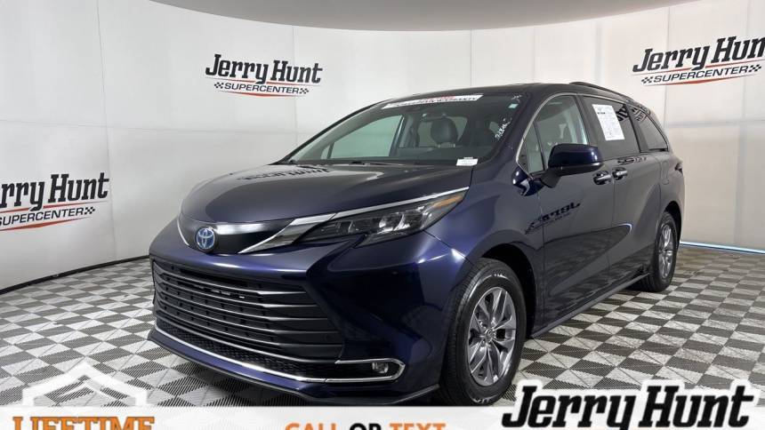 2024 Toyota Sienna XLE