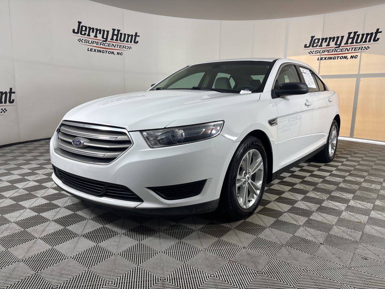 2017 Ford Taurus SE — Sedan — 35,643 mi — Lexington, NC