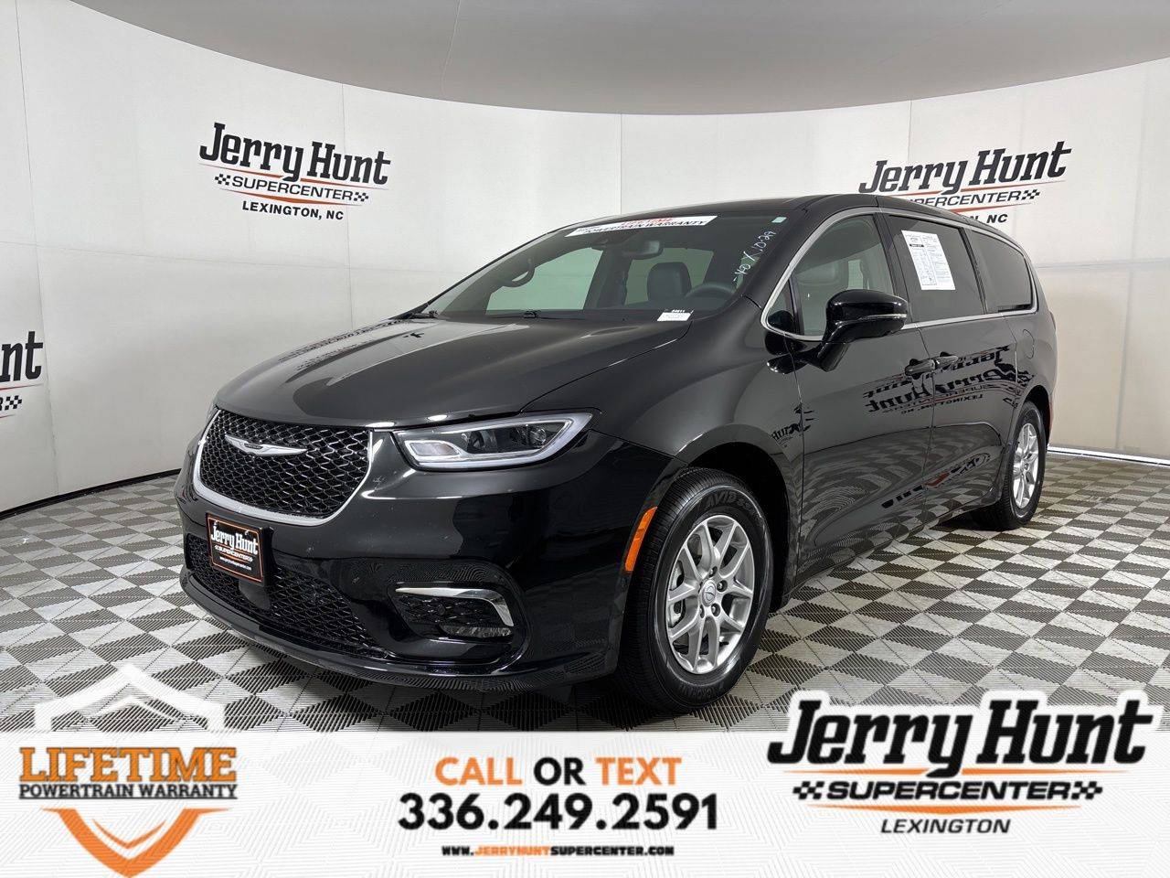 2025 Chrysler Pacifica Select — Minivan — 5,209 mi — Lexington, NC