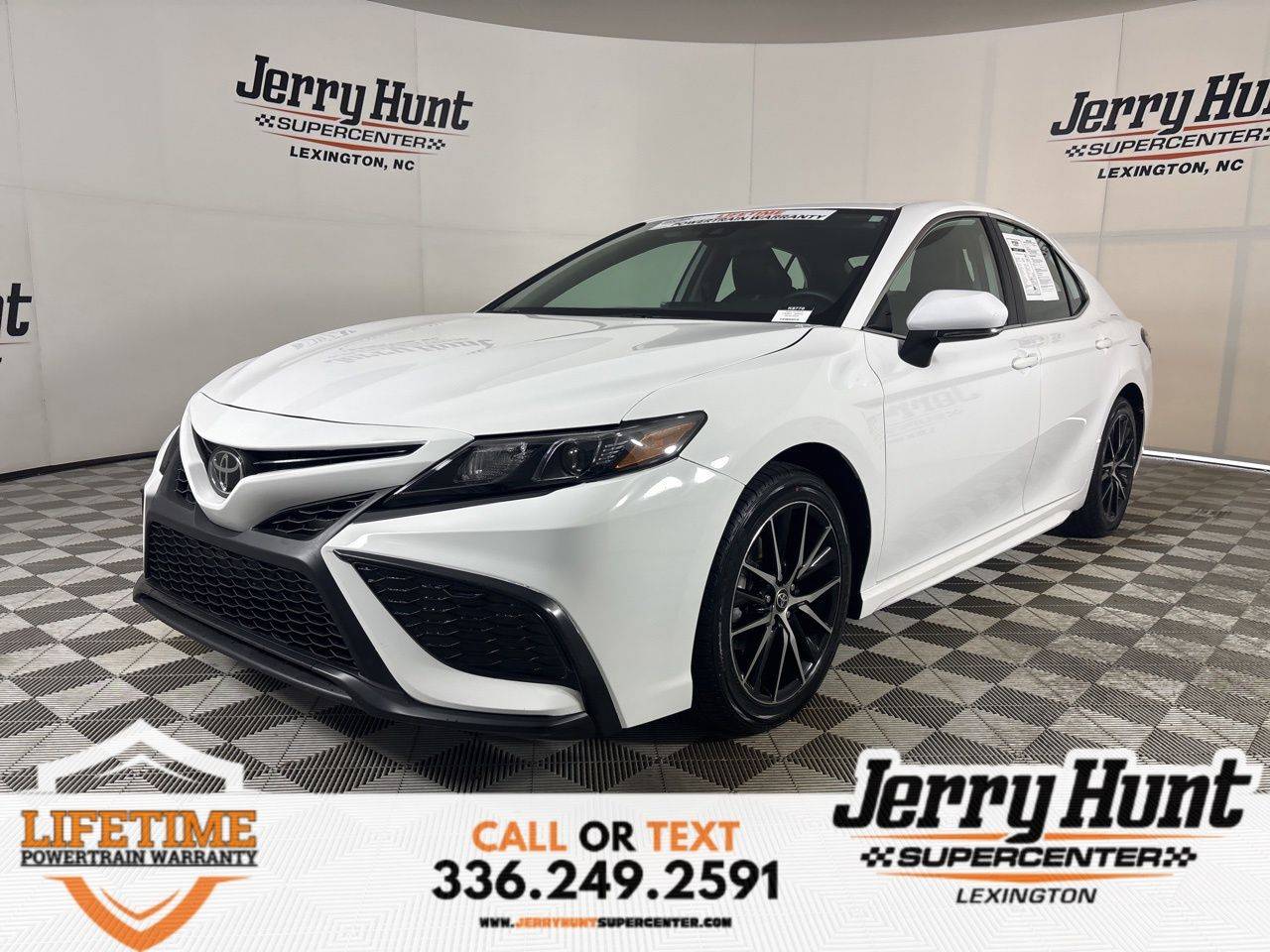 2024 Toyota Camry SE — Sedan — 17,109 mi — Lexington, NC