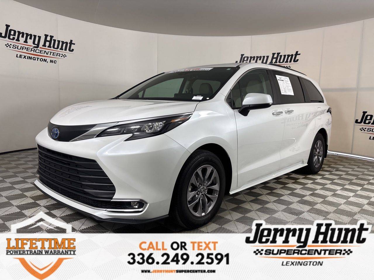 2024 Toyota Sienna XLE — Minivan — 32,932 mi — Lexington, NC