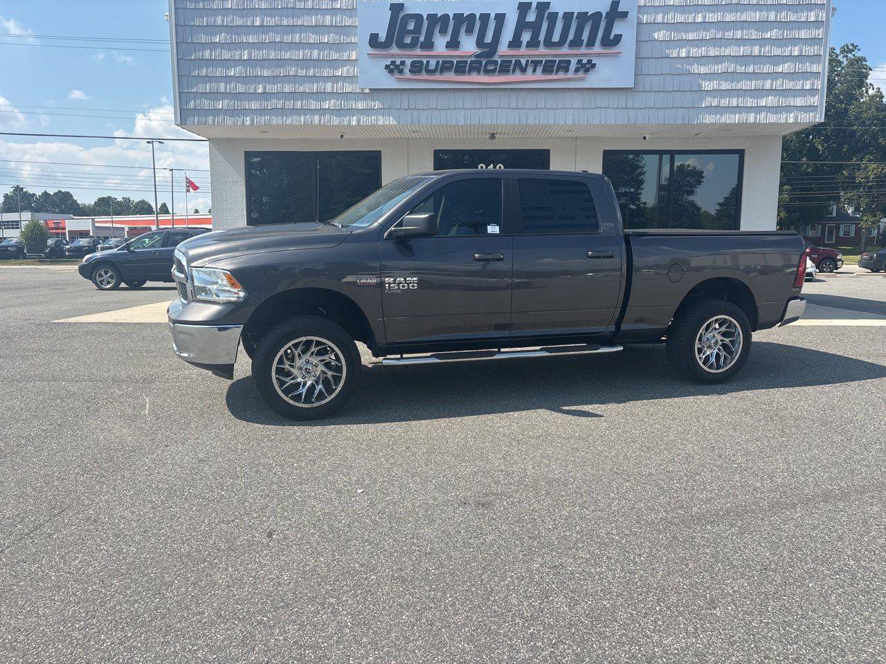 2020 Ram 1500 Classic SLT — Pickup Truck — 86,072 mi — Lexington, NC