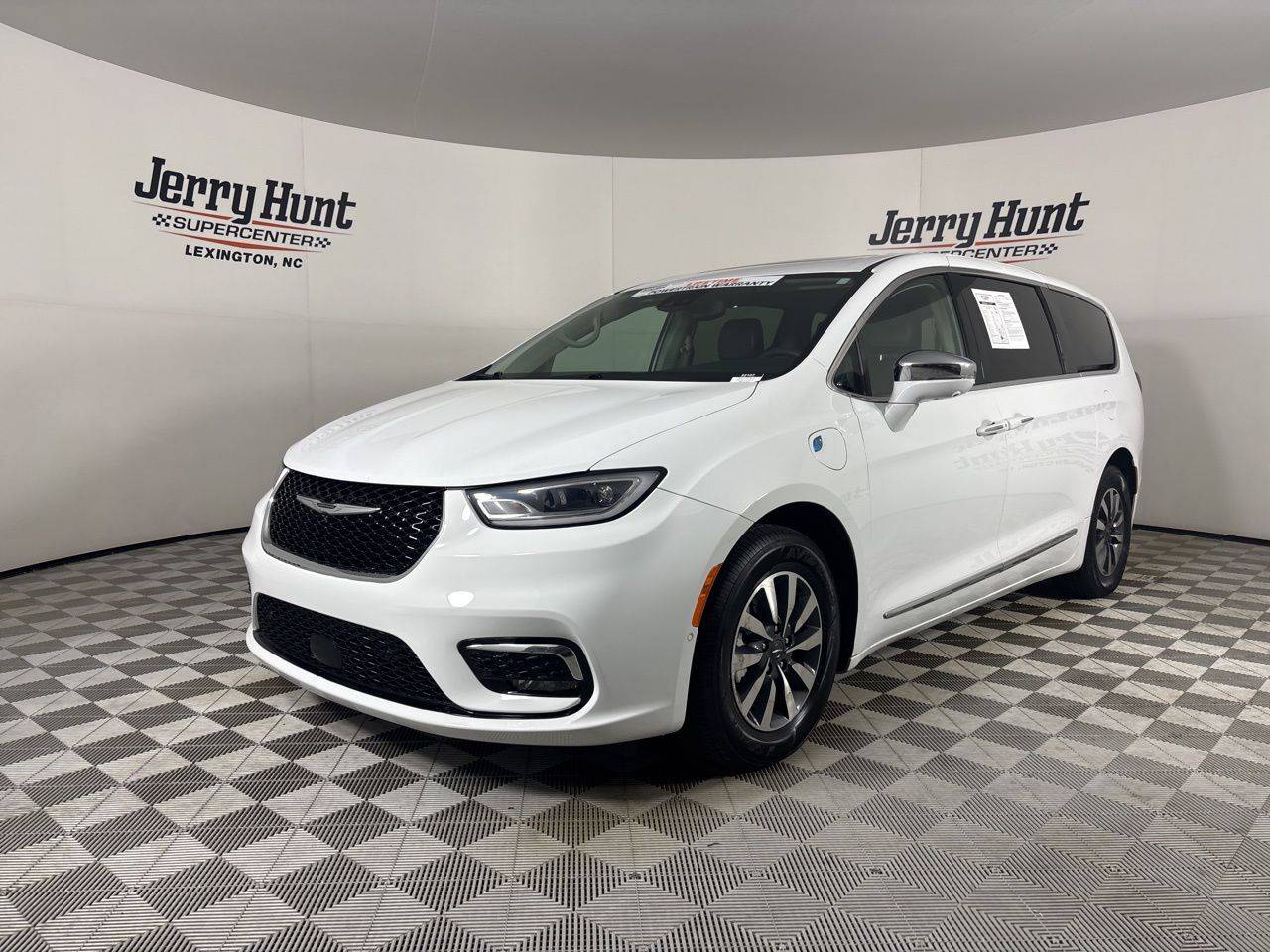 2022 Chrysler Pacifica Hybrid Limited — Minivan — 50,728 mi — Lexington, NC