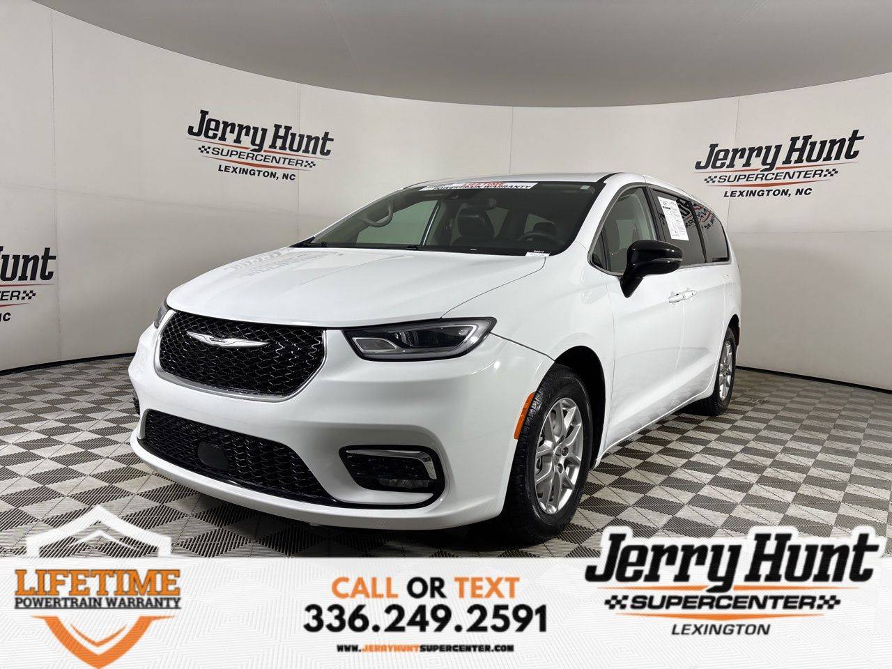 2024 Chrysler Pacifica Touring L — Minivan — 29,636 mi — Lexington, NC