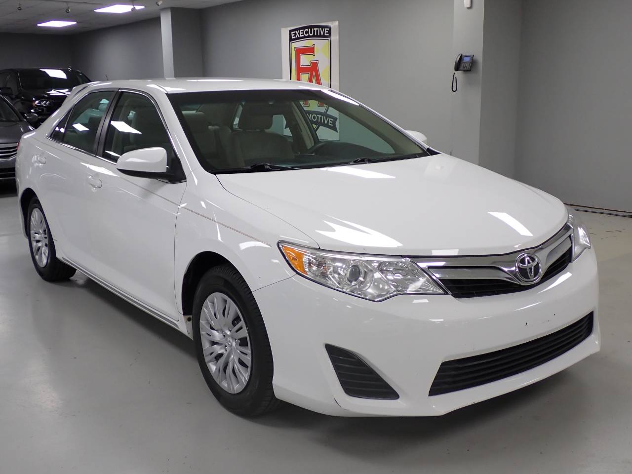 2014 Toyota Camry LE — Sedan — 97,500 mi — Lee's Summit, MO