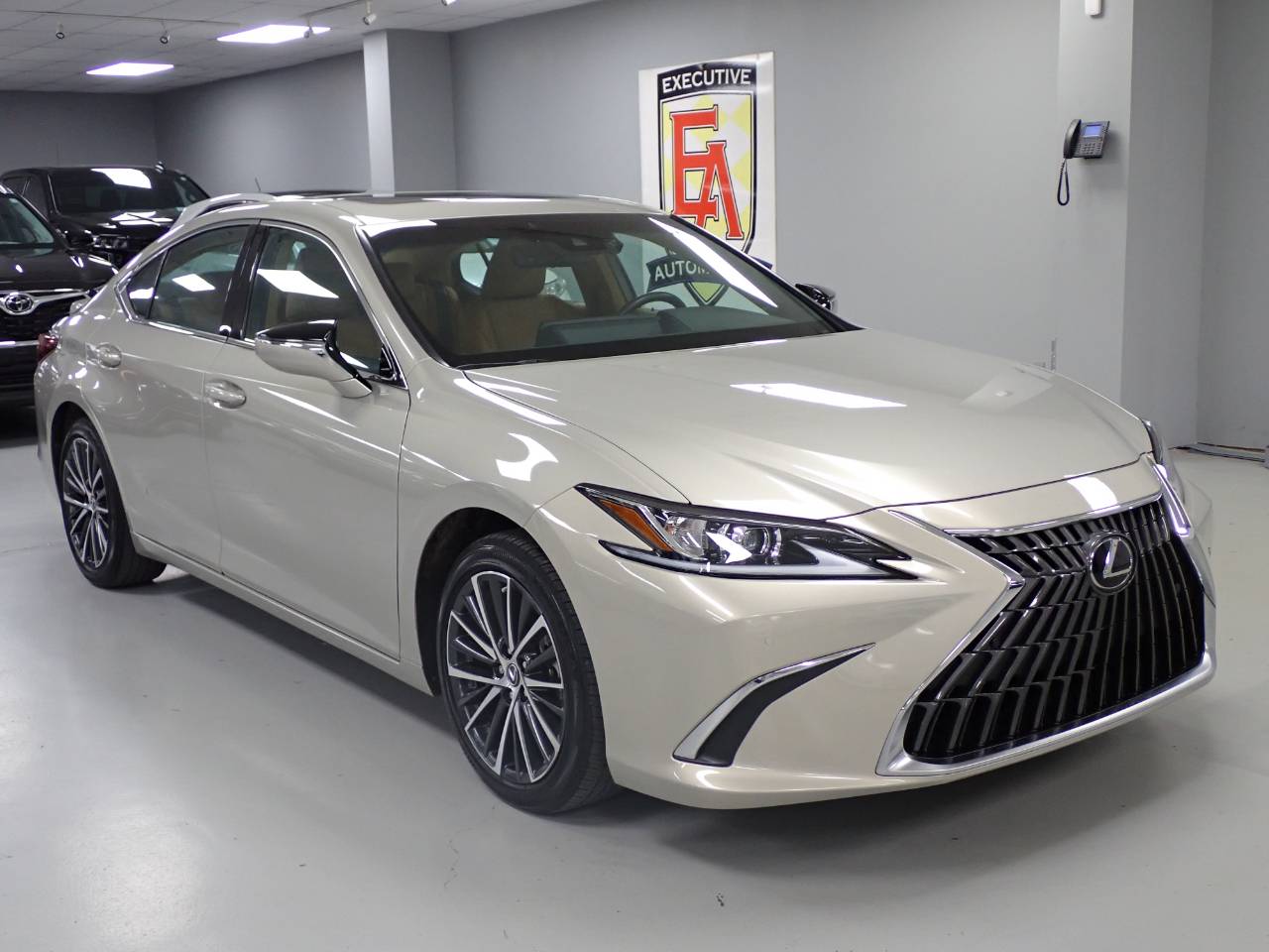 2023 Lexus ES ES 300h — Sedan — 14,016 mi — Lee's Summit, MO