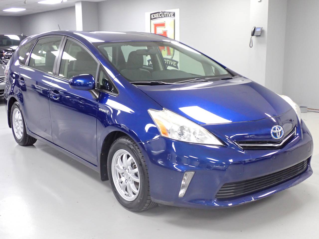 2012 Toyota Prius v Three — Wagon — 112,213 mi — Lee's Summit, MO