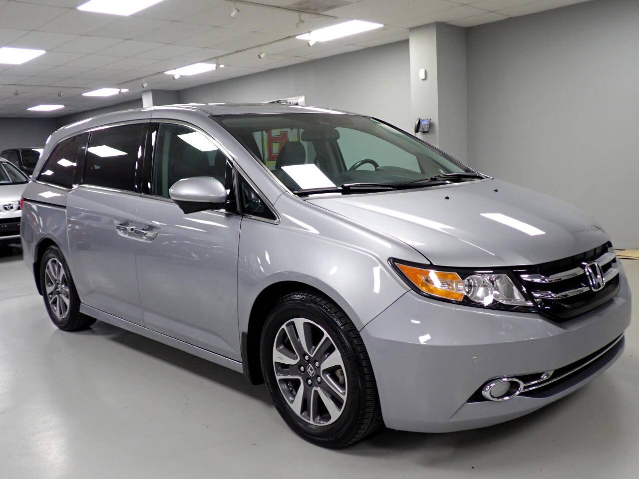 2016 Honda Odyssey Touring — Minivan — 62,072 mi — Lee's Summit, MO
