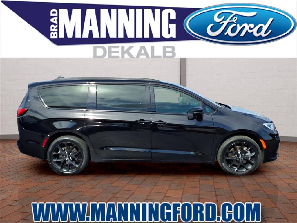 2024 Chrysler Pacifica Touring L — Minivan — 25,721 mi — Dekalb, IL