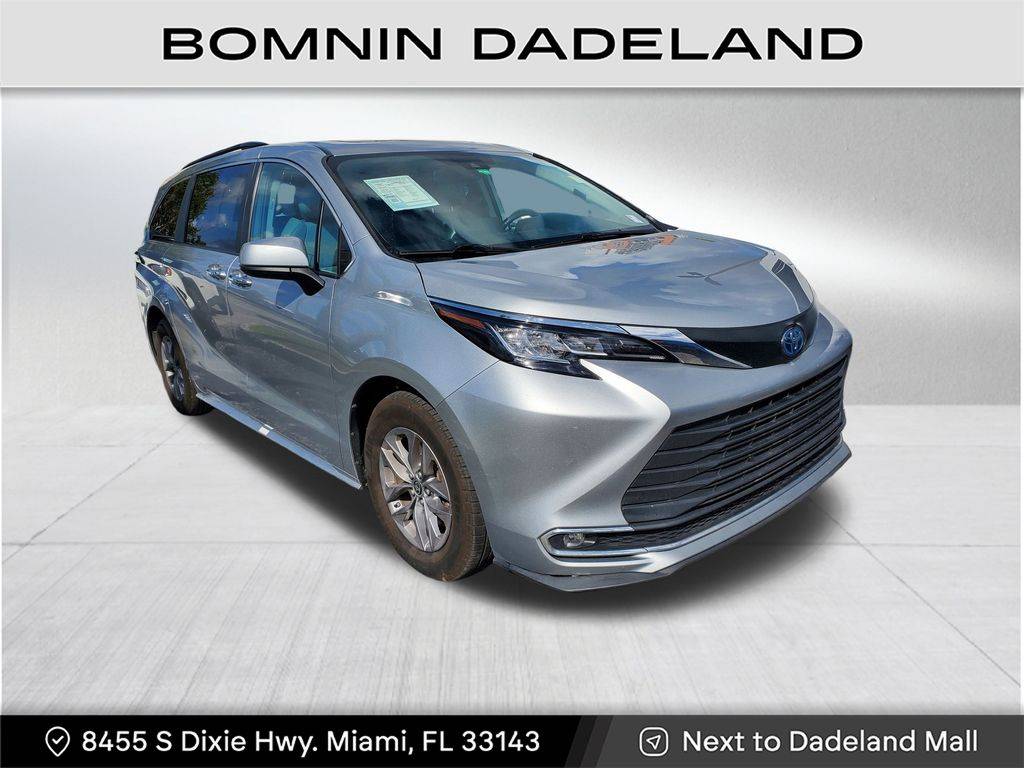 2022 Toyota Sienna XLE — Minivan — 121,997 mi — Miami, FL
