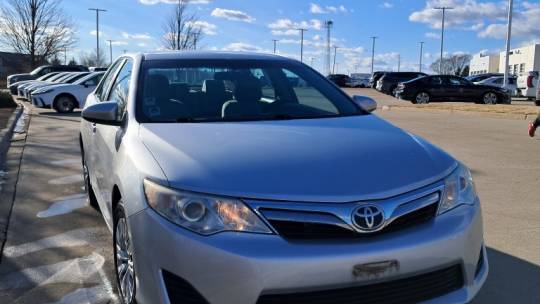 2013 Toyota Camry LE — Sedan — 83,708 mi — Crystal Lake, IL
