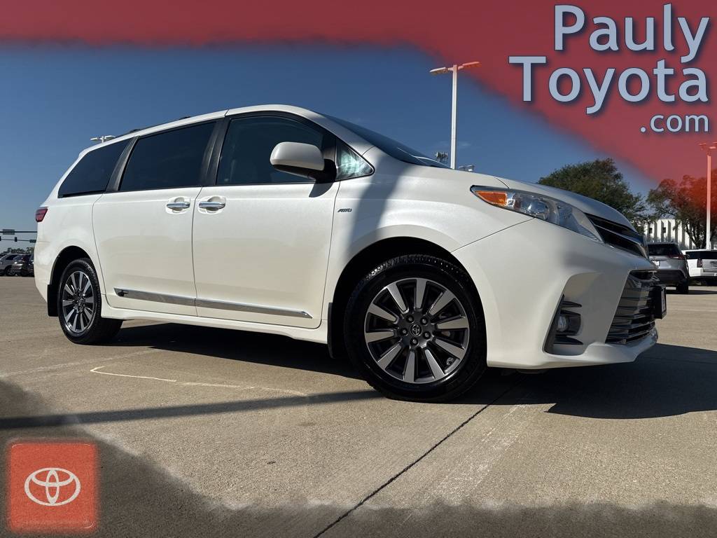 2018 Toyota Sienna XLE Premium — Minivan — 121,524 mi — Crystal Lake, IL