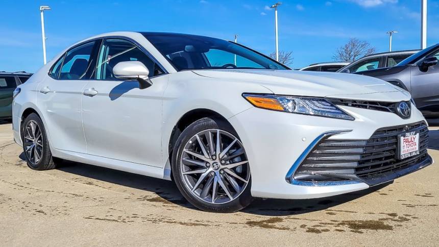 2023 Toyota Camry XLE — Sedan — 12,220 mi — Crystal Lake, IL