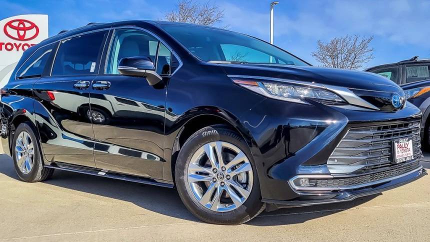 2024 Toyota Sienna Limited — Minivan — 6,790 mi — Crystal Lake, IL