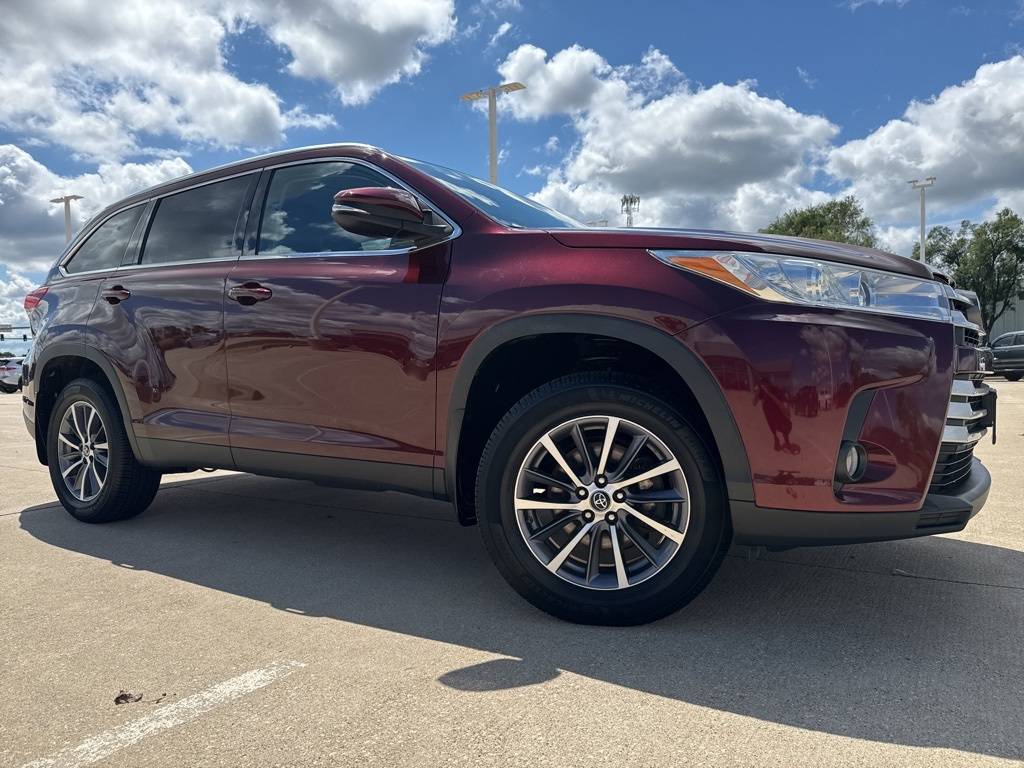 2019 Toyota Highlander XLE — SUV — 99,514 mi — Crystal Lake, IL