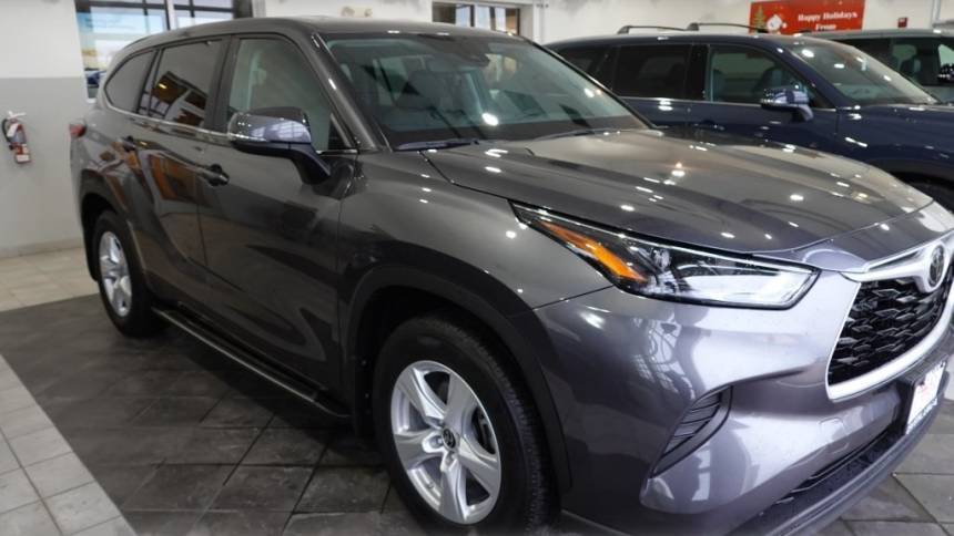 2023 Toyota Highlander L — SUV — 9,961 mi — Crystal Lake, IL