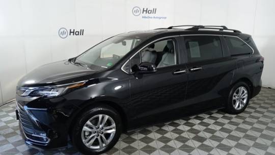 2023 Toyota Sienna XLE — Minivan — 21,950 mi — Virginia Beach, VA