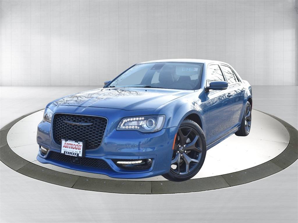 2023 Chrysler 300 Touring L — Sedan — 6,670 mi — Antioch, IL