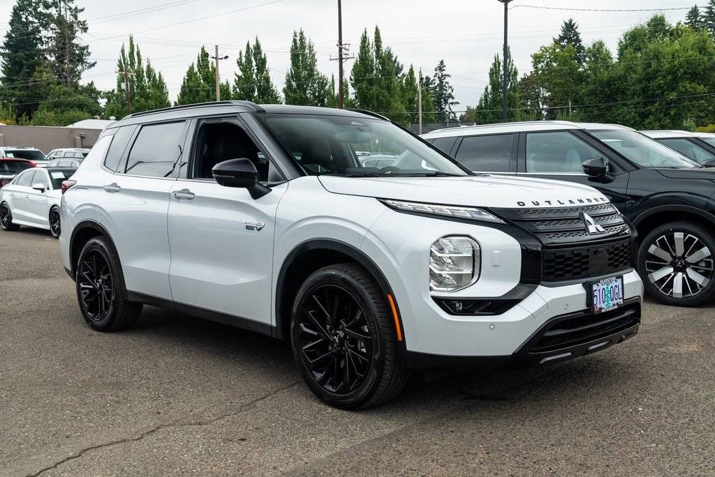 2025 Mitsubishi Outlander Plug-In Hybrid SEL Black Edition — SUV — 5,610 mi — Milwaukie, OR